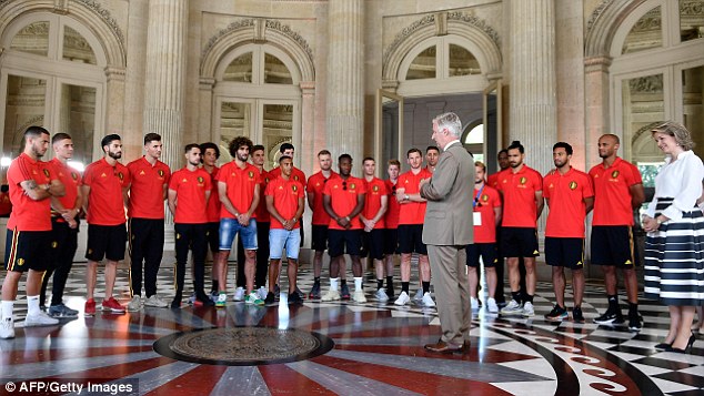 WORLD CUP 2018: Fan Bỉ và Anh chào đón đội nhà trong hoàn cảnh trái ngược ảnh 2